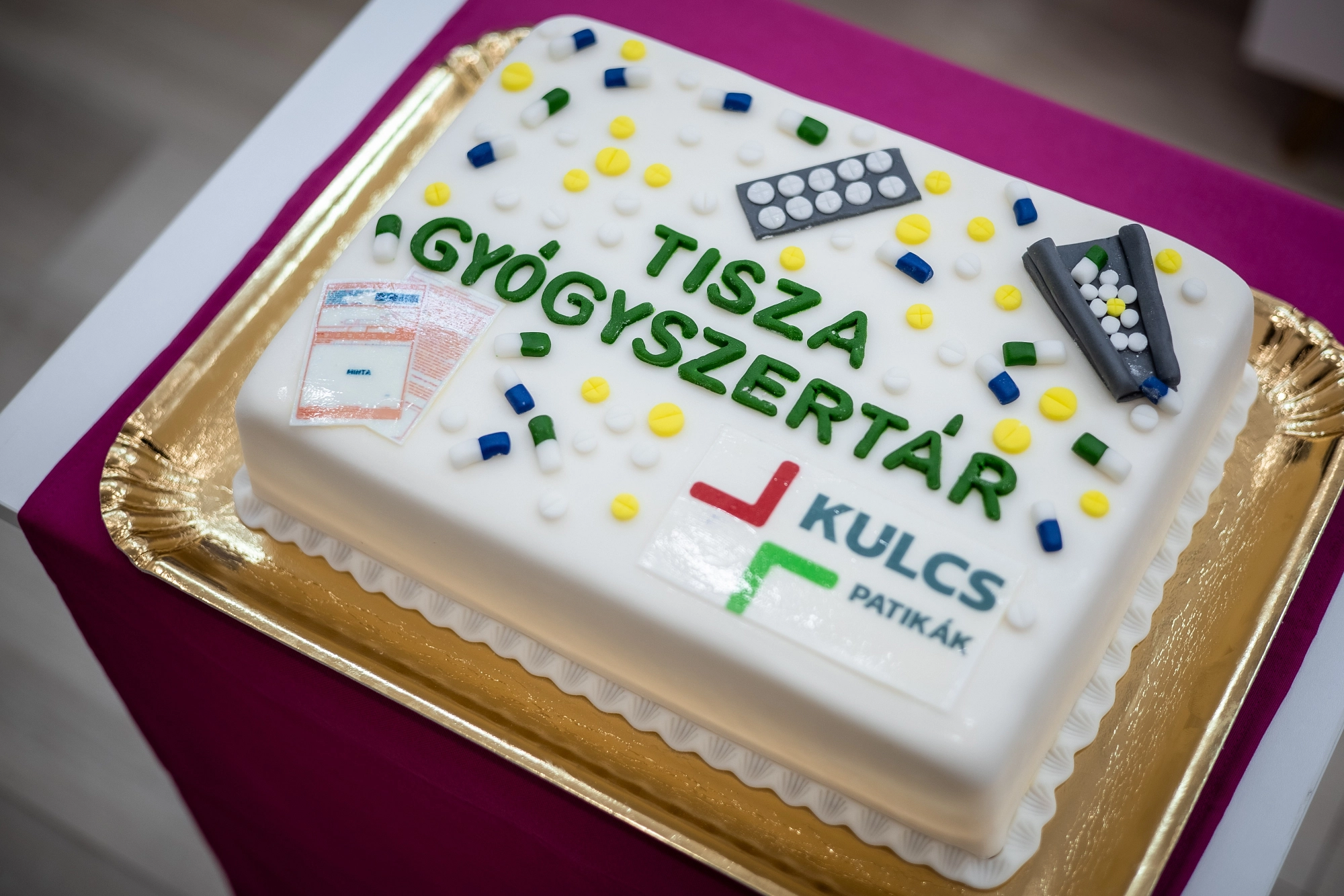 Ünnepélyes megnyitó a tiszaújvárosi Tisza Gyógyszertárban Ünnepélyes megnyitó a tiszaújvárosi Tisza Gyógyszertárban